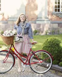 En ny cykel, glitter på gatan och Edith fick sin klänning