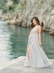 Maternity Shoot in Pleated Maxi Gown