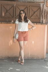 Look • En short corail pour l’été