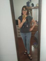 Outfit propio: Camiseta estampada + jeans.