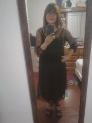 Outfit propio: Vestido de plumeti o puntos negros.