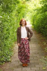 Outfit | Paarse rok, witte blouse & vrolijke arm candy