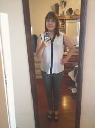 Outfit propio: Camisa sin mangas blanca/negra + pantalones de cuadros vichy blanco/negro.