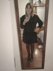 Outfit propio: Vestido negro de terciopelo.