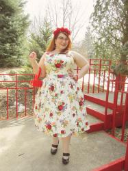 Radiant Roses!  My review of the Lady Vintage Dirdle Dress in Vintage Red Rose