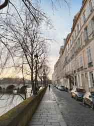 Tisdag i Paris: Le Servan och rosa himmel