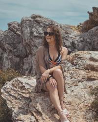 Bikini i sukienka kaftanowa plażowa bonprix – stylizacja z Rodos