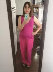 Outfit propio: Tank top rosa fucsia + pantalón amplio rosa fucsia.