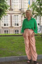 Pink cargo trousers with a green shirt