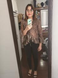 Outfit propio: Blusa animal print + jeans negros.