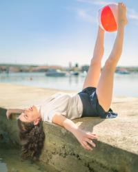 Retro-Strand-Outfits: Der ultimative Guide für einen stilvollen Sommerlook