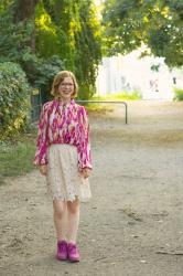 Outfit | Mijn roze Berlijn-blouse, kanten rok & witte benen