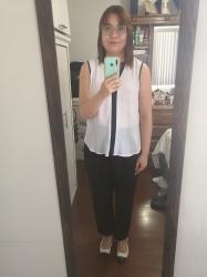 Outfit propio: Blusa sin mangas blanco/negro + pantalón negro.