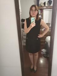 Outfit propio: Vestido negro corto.