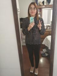 Outfit propio: Camisa negra de flores pequeñas + pantalón negro.