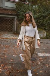 Lässiges Herbstoutfit für einen entspannten Look im Herbst