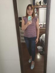 Outfit propio: Camiseta de rayas vino/azul bebe + jeans azul oscuro.