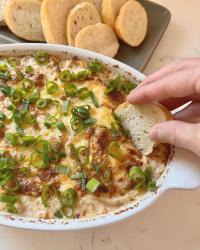 Hot and Cheesy Crab Dip – A Perfect Thanksgiving Appetizer