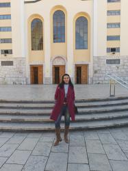 CROPPED AMADUES JEANS AND A MAGENTA COAT FOR A VISIT TO MEĐUGORJE