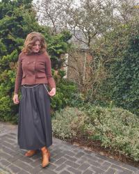 The colour brown with black: a fashion faux pas or a timeless duo