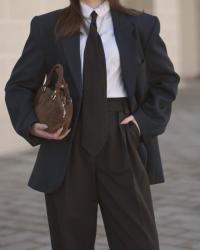 Oversize blazer, tie, wool pants 