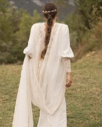 Elena Navarro, la diseñadora de novias que ha conquistado Zaragoza con su estilo atrevido y único