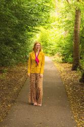 Outfit | Gele blazer, paarse blouse & nog meer kleur