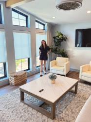 3 Late Summer/Early Fall Outfits & Romantic Night Away in Cottleville, MO