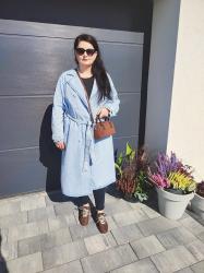 Jesienna stylizacja z jeansowym trenczem